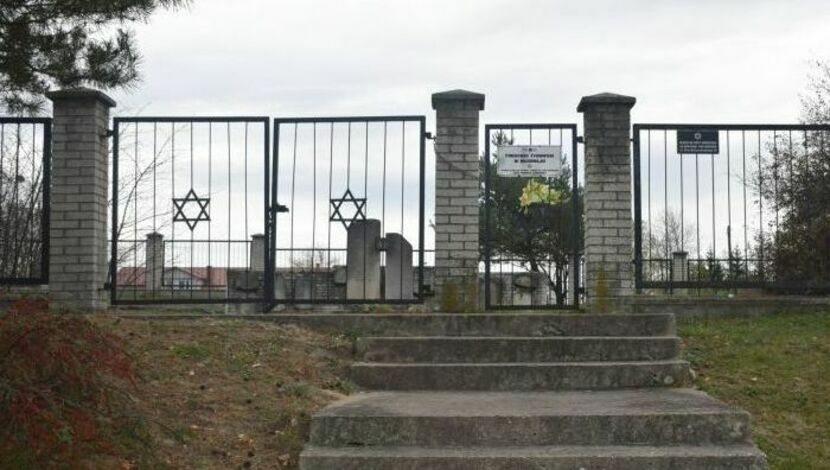 Na cmentarzu żydowskim przy ul. Konopnickiej zgromadzono kilkadziesiąt macew