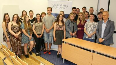 Grupa pierwszych 20 członków Towarzystwa Strzeleckiego Akademii Zamojskiej