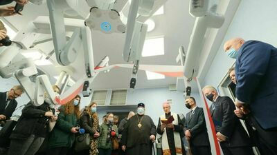 Robot da Vinci kosztował 14 milionów 950 tysięcy złotych. Zakup został w całości sfinansowany z pieniędzy województwa lubelskiego. Na zdjęciu: inauguracja jego działalności w kwietniu tego roku