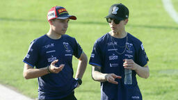 Dominik Kubera (z lewej) rozmawia z Maksymem Drabikiem