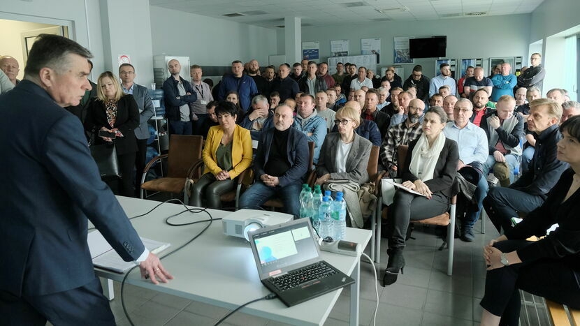 W poniedziałek odbyło się spotkanie pracowników Sulzer Turbo Service Poland z wojewodą lubelskim Lechem Sprawką oraz przedstawicielami urzędów pracy