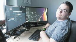 Łukasz Nakonieczny boi się, że któregoś dnia może stracić pracę, bo nie zdąży przesłać zlecenia