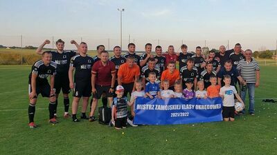 Omega Stary Zamość po meczu z Tanwią Majdan Stary świętowała awans do IV Ligi

