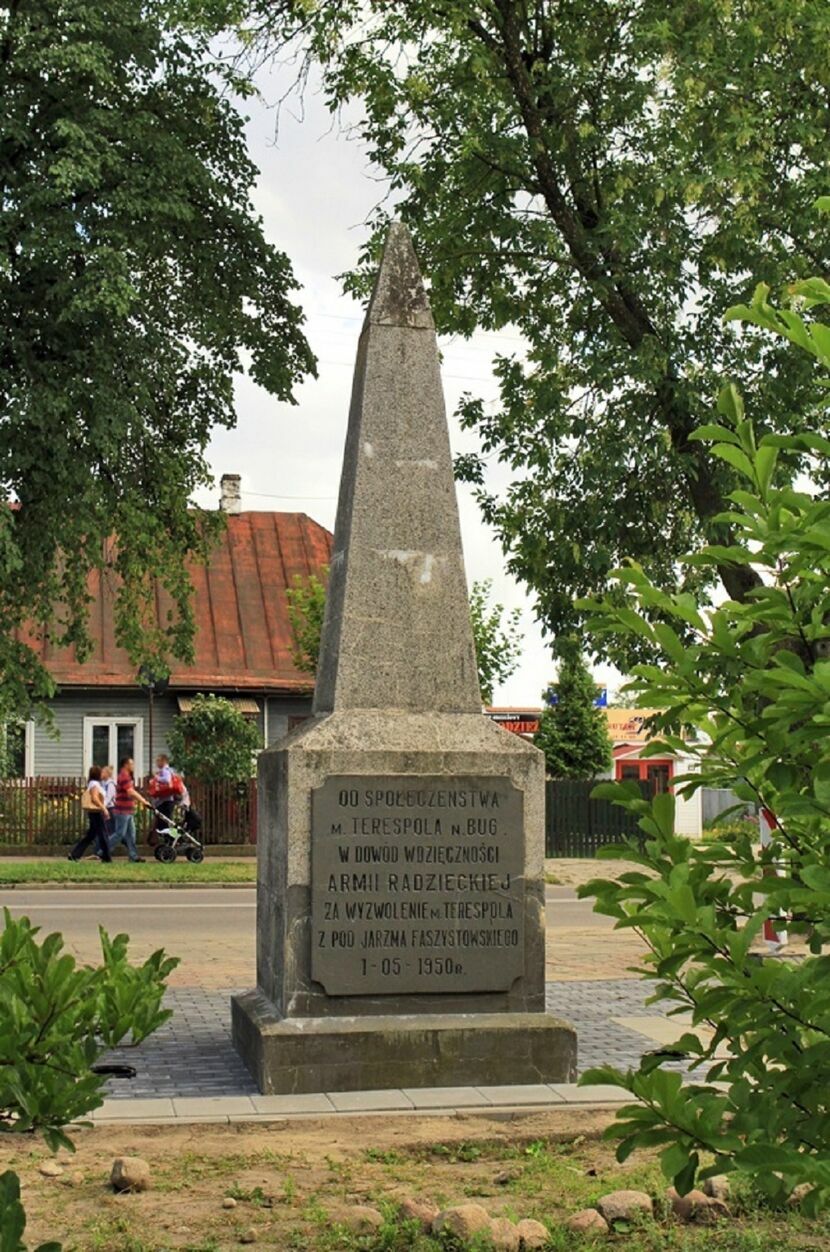 Pomnik znajduje się w centrum miasta
