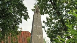 Pomnik znajduje się w centrum miasta