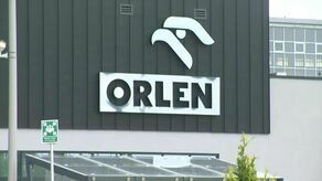 Atak z nożem na ochroniarza przed zakładem Orlenu