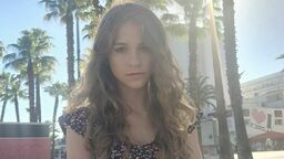 Kinga Linkiewicz na międzynarodowym festiwalu w Lloret de Mar w hiszpańskiej Katalonii zdobyła pierwsze miejsce. – Zaśpiewałam „Every breath you take” zespołu The Police oraz „Titanium” Davida Guetty. Najtrudniejszy jest właśnie ten dobór repertuaru, bo pod każdy festiwal trzeba dobrać inną piosenkę, która odpowiednio wpasuje się w klimat – tłumaczy 20-latka.