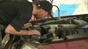 Nie kupujemy nowych aut, naprawiamy używane. Na termin w warsztacie czeka się już tygodniami