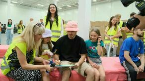 Członkowie zespołu Kalush Orchestra wraz z ukraińskimi wolontariuszami i uchodźcami zaśpiewali w Lublinie „Stefanię” – nieformalny hymn walczącej Ukrainy