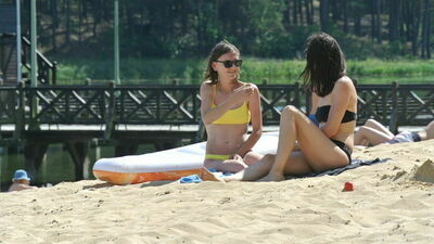 Sanepid bada jakość wody wyłącznie w urządzonych kąpieliskach, które zostały do niego zgłoszone. Dlatego w wielu popularnych miejscach wypoczynku nad wodą takich testów się nie przeprowadza. Miejmy to na uwadze wchodząc do wody