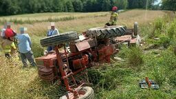 Jeden ciągnik przygniótł kobietę, a drugi wiózł pijanego traktorzystę. Skończyło się wypadkiem