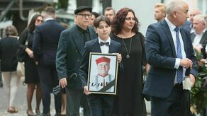 Emocjonalny pogrzeb prof. Żmigrodzkiego. "Teraz już Marek dołączył do syna i żony" [zdjęcia]