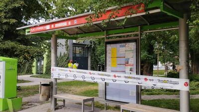 Prawidłowa informacja o objeździe linii 26 trafiła tylko na przystanki na jej podstawowej trasie. Na innych przystankach wisi komunikat wprowadzający w błąd