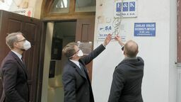 Konferencja prasowa posłów KO (Michał Szczerba, Dariusz Joński i Michał Krawczyk) pod siedzibą E&K w Lublinie