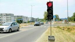 Przebudowa skrzyżowania jest tu rolą deweloperów, którzy mają wykonać nawet kanalizację dla potrzeb sygnalizacji świetlnej. Samą sygnalizację ma zamontować miasto