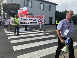 Zablokowali drogę krajową, teraz pojadą do Sejmu. Nie chcą u siebie torów kolejowych do CPK