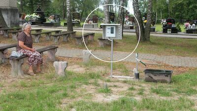 Elżbieta Dorosz, mieszkanka pobliskiego Zabłocia, jest zdziwiona wprowadzeniem opłat za wodę z wodociągu na cmentarzu parafialnym w Sworach