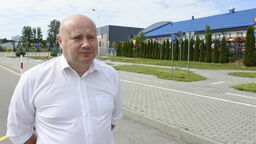 Dyrektor WORD Zamość także uważa, że stawki za egzamin powinny być wyższe. Ale wolałby inną formę protestu, bo na jednym dniu przestoju w egzaminach traci ok. 10 tys. zł. Ma nadzieję, że w poniedziałek sytuacja wróci do normy.