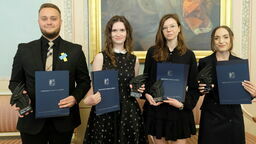 W środę po raz pierwszy przyznano nagrody dla najlepszych studentów i studentek ze szkół wyższych tworzących Związek Uczelni Lubelskich. Wyróżnieni zostali (od lewej): Mykhailo Zaslavskyi (UMCS), Magdalena Piłat (Politechnika Lubelska), Aleksandra Ren (Uniwersytet Przyrodniczy) i Daria Żuraw (Uniwersytet Medyczny)