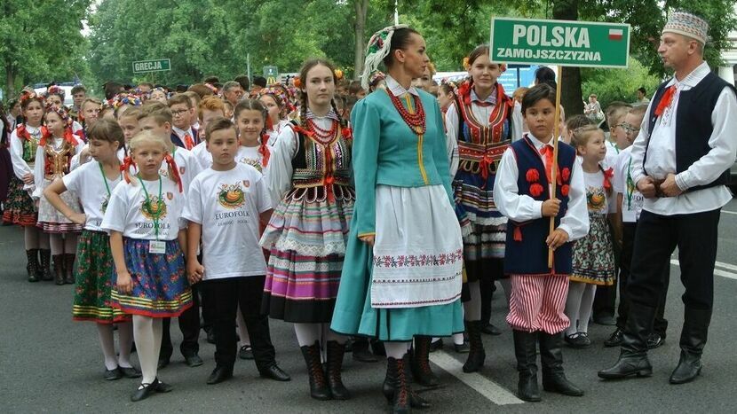 Stałym elementem Eurofolku jest parada uczestników ulicami miasta.