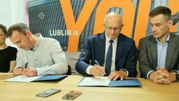 W umowie określone zostały obowiązki miasta oraz spółki Ingka Centres Polska (operatora Skende Shopping). Miasto zobowiązało się m.in. udostępniać Skende (w ustalonych terminach) miejski lokal przy ul. Peowiaków 11 „na wspólne działania promocyjne partnera”.