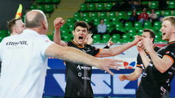 Nowym przyjmującym Polskiego Cukru Avii Świdnik został Mateusz Łysikowski (w środku) z Krispolu Września. 