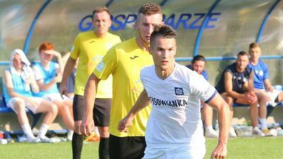 Konrad Szczotka jest jednym z liderów KS Cisowianka Drzewce