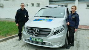 Elektryk na testach w Świdniku. Strażnicy jeżdżą przez tydzień mercedesem