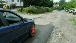 Na pewnym odcinku nie ma ani kostki, ani nowego asfaltu. – Wygląda to jak jakiś żart – skarży się nam jeden z Czytelników.