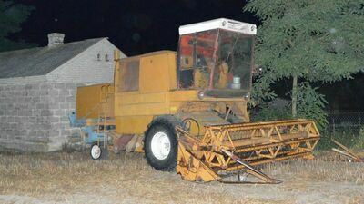 Wypadek przy żniwach. Kombajn wciągnął rękę rolnika