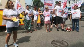 Protest pracowników DPS w Zamościu. Żądają godnej płacy za swoją pracę [zdjęcia]