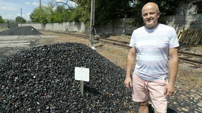 Węgla na składach już dzisiaj brakuje, a ceny tego dostępnego są wysokie. Lubelski skład przy Nowym Świecie sprzedaje go w zależności od źródła od 2 tys. do nawet 3,6 tys. zł za tonę