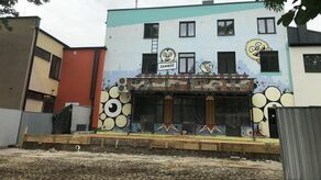 Taras na wschodniej ścianie budynku ZDK jest już przebudowywany.