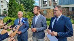 Politycy - Bolesław Gzik, Jan Kanthak, Bartłomiej Bałaban - mówili o zbiórce podpisów na konferencji prasowej