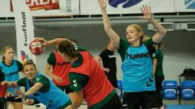 Szczypiornistki MKS FunFloor Perła zyskają nowego przeciwnika – Galiczankę Lwów. Na razie jednak wicemistrzynie Polski spokojnie przygotowują się do nowego sezonu, a na zajęciach panuje fantastyczna atmosfera