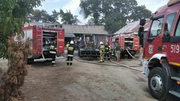 Pożar w gospodarstwie rolnym. Częściowo spalił się ciągnik