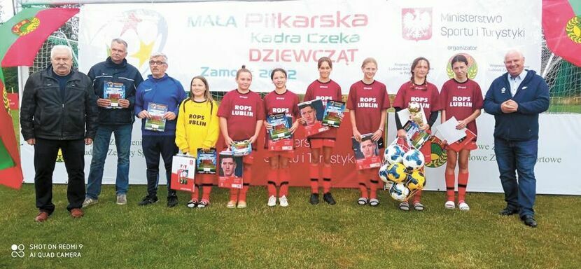 Na zmiany wokół gminnego stadionu czekają też zawodniczki z LSK Wilki Wilków, które niedawno okazały się być szóstą drużyną Mistrzostw Polski Mała Piłkarska Kadra Czeka Zamość 2022