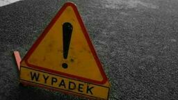 Wypadek na drodze krajowej nr 17. Przewróciła się ciężarówka z końmi rzeźnymi