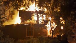 Kiedy strażacy dotarli na miejsce, ogień zajął już budynek. Całą noc walczyli z żywiołem