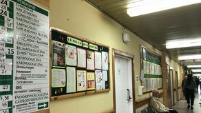 Najpierw trzeba czekać na termin wizyty, a później jeszcze w kolejce przed gabinetem.