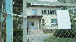 Dokumentacja trzech tysięcy osób leży w piwnicy tej przychodni w Panieńszczyźnie w gminie Jastków