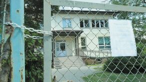 Dokumentacja trzech tysięcy osób leży w piwnicy tej przychodni w Panieńszczyźnie w gminie Jastków