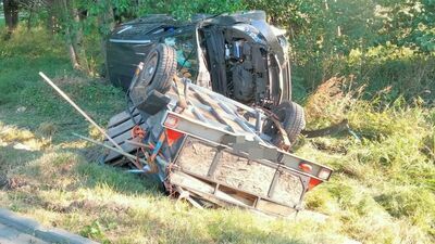 Lubelskie: Groźny wypadek. Auto i przyczepka wypadły z drogi