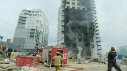 Wielki słup czarnego dymu pojawił się nad Lublinem we wtorkowy poranek. Zapaliła się elewacja jednej ze ścian budowanego wieżowca