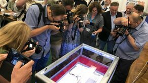 Jako pierwsi akt lokacyjny zobaczyli dziennikarze