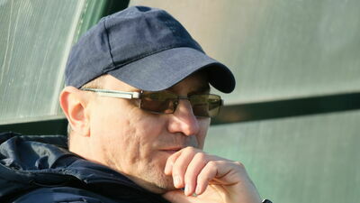 Trener LKS Stróża Anatolij Ławryszyn ma sporo powodów do zmartwień

