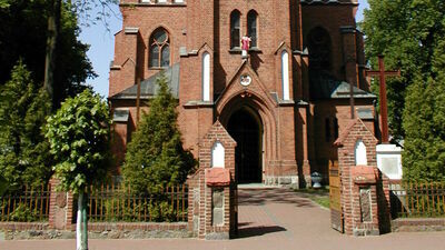 Do parafii należy ponad 2800 osób.