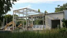 Przy Lubelskiej prowadzone są już prace rozbiórkowe. Budynek salonu samochodowego znika, by ustąpić miejsca dyskontowi spożywczemu