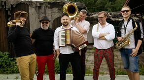 W ramach festiwalu zaplanowano aż dziesięć koncertów. Jedną z gwiazd imprezy będzie zespół Propabanda