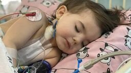 Przez szpital we Lwowie przewijają się setki małych pacjentów, również takich, które ucierpiały w wyniku działań wojennych na Wschodzie Ukrainy. – Sprawmy im odrobinę radości – apelują wolontariusze z Tomaszowa Lubelskiego